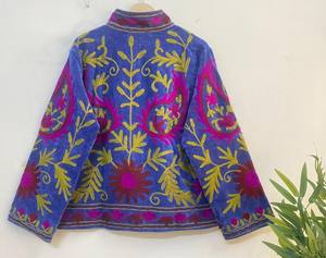 Veste Suzani en velours bleu brodée à la main, style bohème, à fleurs, pour l'hiver, idéale pour les fêtes, les mariages, la mode et comme cadeau de mariage. - Product Image 5