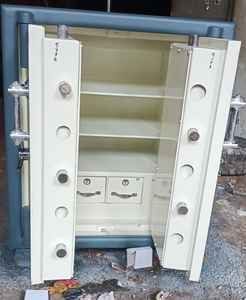 Puerta de Seguridad para Bóveda Bancaria de Acero Personalizada de Primera Calidad con Mecanismo de Cerradura de Combinación Confiable, Proveedor de Exportación de Fábrica - Product Image 1