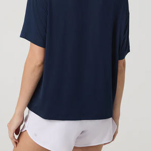 T-shirt à col rond pour femme, coupe ample, tissu doux et respirant, design décontracté, prix abordable et prix d'usine. - Product Image 5