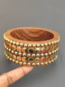 Bracelet d'anniversaire en bois fait main, jonc en bois de qualité supérieure, bijou de poignet de créateur, accessoire de mode, cadeau mémorable pour femme - Product Image 2