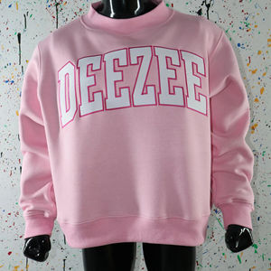 Sudadera DEEZEE PINK con cuello alto, 100% BLANCA, con apliques bordados, cuello ancho, hilos finos. - Product Image 1