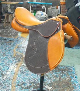 Nueva Silla de Montar Profesional de Cuero para Salto Ecuestre, de Alta Calidad, Duradera, de Cuero Genuino, para Montar en Contacto Cercano - Product Image 2