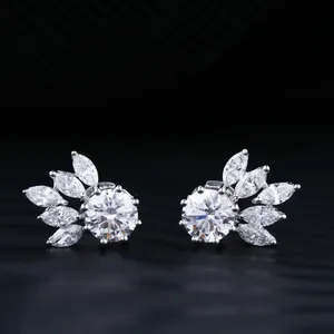 Pendientes de Diamantes con Corte Redondo en Forma de Flor, Pendientes de Diamantes Naturales, Pendientes de Diamantes Cultivados en Laboratorio de 14K, Pendientes de Diamantes Chapados en Oro - Product Image 4