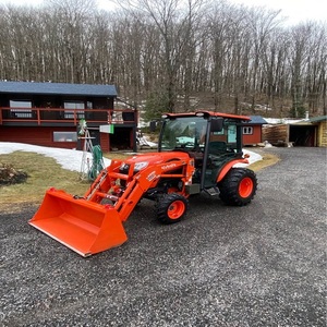 Tracteur Kubota LX2620, machine agricole compacte Kubota, tracteur à roues diesel 4x4 avec chargeur frontal pour l'agriculture et l'aménagement paysager - Product Image 2