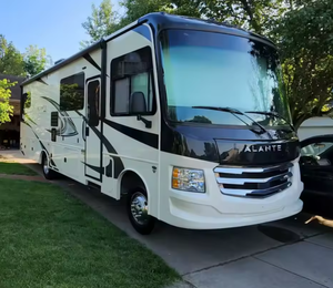 2025 2024 2023 2023 2023 Campers Jaycoo Alante Classe A Abordables Prêts pour Votre Aventure Prix de Gros - Product Image 1