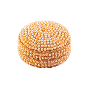 Boîte à bijoux perlée dorée faite à la main avec paillettes pour emballage de mariage de luxe, idéale pour les voyages - Product Image 3