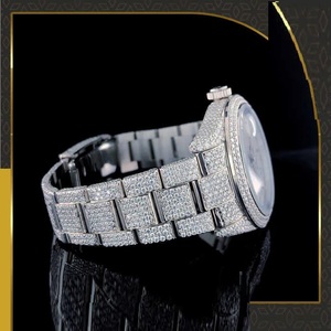 Reloj de Cuarzo de Acero Inoxidable con Incrustaciones de Diamantes de Lujo, Pantalla Analógica, Caja Redonda de 40 mm, Unisex, Cierre Plegable - Product Image 4