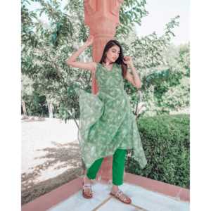 Conjunto de Kurta de Tela Chifón Verde Té, Corte Recto, Talla XS - Product Image 4