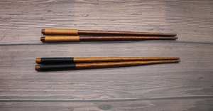 Ensemble de baguettes jetables écologiques en bambou |   Couverts de mariage en bois naturel pour sushis, nouilles et cuisine asiatique UO - Product Image 3