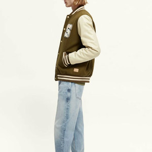 Chaqueta Varsity Verde Oliva para Hombre con Mangas Color Crema, Parche Bordado con la Letra S, Estilo Preppy, Chaqueta Lettermen para Otoño - Product Image 3
