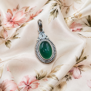 Colgante Artesanal Ovalado de Ónix Verde con Engaste de Plata de Ley 925, Collar Vintage Chapado en Oro Rosa - Product Image 1