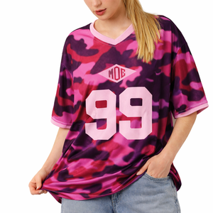 Maillot de football américain tendance 2026 pour femme, camouflage rose, col en V oversize, personnalisable pour équipe, fournisseur en gros OEM ODM - Product Image 1
