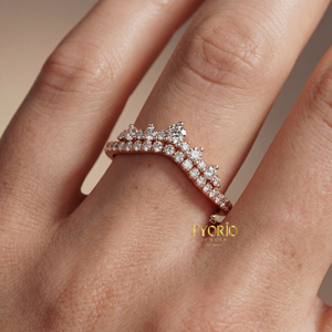 Bague de mariage de luxe incurvée en forme de couronne, sertie de diamants ronds 0,40 ct EF VS1, en argent sterling 925 plaqué argent, idéale pour les fêtes - Product Image 4