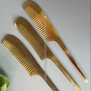 Peine de cuerno de lujo para herramientas de peinado a un precio razonable Peine de cuerno de vaca natural de diseño único para Barba y cuidado del cabello de FWE - Product Image 1