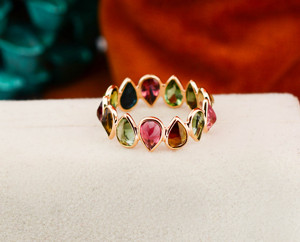 แหวนทัวร์มาลีนหลากสีธรรมชาติแบบมัลติคัท ตัวเรือนทองคำแท้ 18K สีเหลือง – แหวนแบบคลัสเตอร์ทรงผสมประดับขอบแบบ Bezel Set - Product Image 1