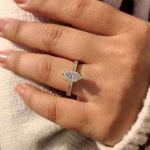Anillo Marquise Holandés de Alta Calidad con Engaste Milgrain, Joyería Nupcial de Laboratorio, Proveedor Mayorista en Línea, Chapado en Oro - Product Image 1