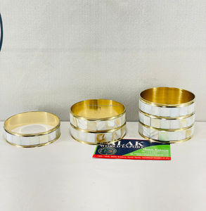 Pulseras de Cuerno de Búfalo Redondas de Diseño Superior con Detalles de Latón, Hechas a Mano, Joyería al por Mayor de Fabricantes de la India - Product Image 3