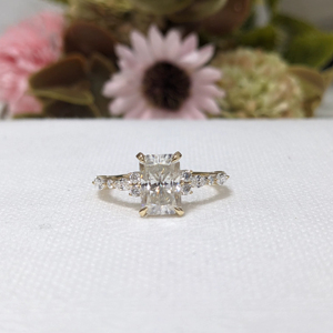 Bague de mariage Lurba Jewels en or jaune massif 14 carats, diamant de laboratoire taille radiant de 1,95 carat, style vintage, certifiée IGI - Product Image 1