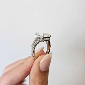 Anillo de Compromiso con Diamante Corte Esmeralda VVS, Oro Blanco para Mujer, Estilo Clásico, Diamante Natural Certificado por GIA - Product Image 6