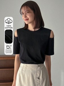 เสื้อยืดคอกลมแขนสั้นสีดำผ้าฝ้าย 100% แบบเซ็กซี่โชว์ไหล่ ตัดเย็บพิเศษ สกรีนโลโก้ได้ เสื้อยืดลำลองสำหรับฤดูร้อน เสื้อผู้หญิง - Product Image 4