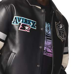 Chaqueta Varsity Negra Avirex con Parche Bordado, Cierre de Botones Frontales, Prenda Casual de Cuero, Cuero Negro Mate, Fusión de Resistencia - Product Image 4