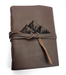 Diario de Cuero Mountains, Personalización Gratuita, Diario de Viaje en Blanco de 5" x 7" con Opción de Papel Rayado o Sin Rayar - Product Image 1