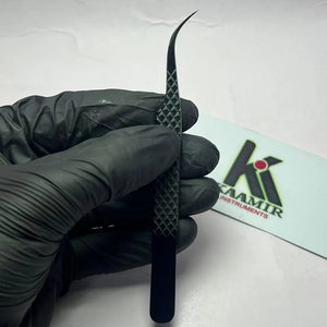 Pince à cils professionnelle Kaamir en acier inoxydable courbé noir, anti-magnétique, haute précision, pour volume intense - Product Image 5