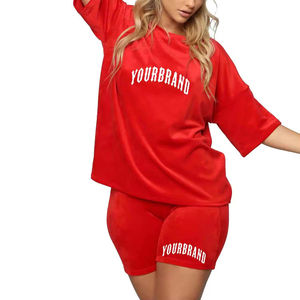 Conjunto de Camiseta y Pantalones Cortos Rojos para Hombre, Impresión de Logotipo Personalizada en la Parte Delantera, Ropa Casual de Verano, Cuello Redondo, Tejido de Punto, 100% Algodón, Ecológico y Transpirable - Product Image 2