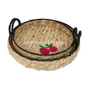 Plateau tissé en jacinthe d'eau naturelle, panier de service écologique fabriqué à la main, rangement décoratif, bord noir, broderie de fraises - Product Image 2