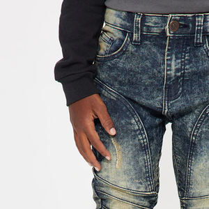 กางเกงยีนส์ทรงตรงสไตล์ลำลองสำหรับเด็กผู้ชาย ผลิตจากผ้าฝ้ายผสมเนื้อนุ่ม สำหรับการสั่งซื้อจำนวนมาก / ดีไซน์คุณภาพสูงพร้อมห่วงร้อยเชือก - Product Image 3