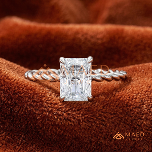 Bague de promesse en or blanc avec solitaire radiant et tige tressée – Détail en corde sophistiqué, bague en argent avec moissanite taille émeraude - Product Image 2