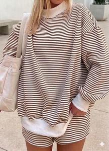 Sudadera de cuello alto a rayas para mujer, conjunto informal de manga larga en blanco y negro, conjunto a juego para otoño e invierno, corte holgado y cálido, deportivo - Product Image 4