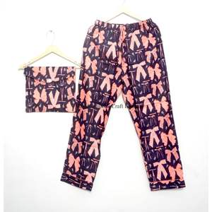 ชุดนอนผ้าฝ้ายพิมพ์ลายโบว์ 3 ชิ้น แบบยูนิเซ็กซ์ สำหรับฤดูร้อน ขายส่ง ชุดนอนผู้หญิง เสื้อถักเนื้อนุ่ม ระบายอากาศดี กางเกงขายาว - Product Image 3