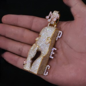 Colgante Pesado Personalizado de Letra/Número de Moissanita VVS de Plata S925 con Baño de Rodio Certificado, Alfabeto 3D de Lujo, Venta al por Mayor - Product Image 3