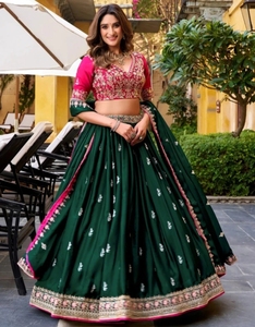 Lehenga Choli en soie semi-cousu pour femme KV, imprimé sérigraphié et brodé (vert) - Tenue traditionnelle de mariage d'automne - Product Image 4