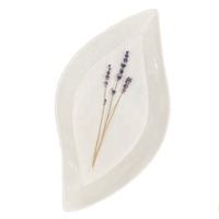 Assiettes en forme de feuille en céramique personnalisée en porcelaine en forme de feuille blanche en arrangement de fleurs