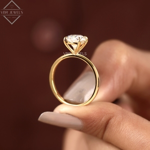 Anillo Solitario de Diamante Redondo en Oro Amarillo con Engaste Alto, Joyería de Compromiso, Regalo para Mujer, Diseño de Lujo - Product Image 6