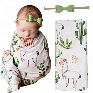 Manta de algodón con estampado de alpaca y cactus, estilo pastoral, lavable a máquina, suave, para envolver al bebé. - Product Image 1