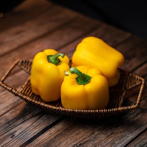 Pimiento Amarillo Fresco de Granja con Excelente Calidad, Ideal para Cocinar, Asar y Ensaladas - Product Image 1