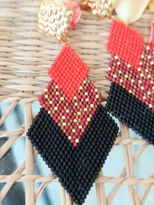Boucles d'oreilles perlées : Logistique fiable, expédition sécurisée, couleur unie, vente en gros directe usine - Product Image 6