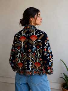 เสื้อแจ็คเก็ตกำมะหยี่ปักลายซูซานีแบบอินเดียทำมือสำหรับผู้หญิง ลายดอกไม้ประณีต เสื้อโค้ทสำหรับฤดูหนาว สไตล์คลาสสิกสำหรับสุภาพสตรี - Product Image 4