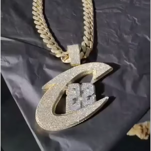 Colgante de Diamante de Laboratorio Personalizado, Plata 925, Joyería para Hombre con Incrustaciones de Diamantes, Colgante con Letra y Nombre Personalizado con Diamante Moissanite VVS - Product Image 1