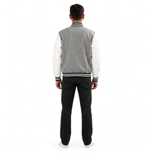Chaqueta Letterman de Lana Gris para Hombre de Canva Apparel con Mangas Blancas, Cuello Alto y Cierre de Botones - Product Image 4