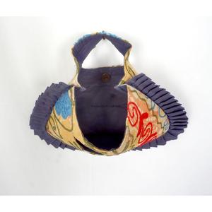 กระเป๋าคลัทช์ถือมือและกระเป๋าสะพายทรงกรอบสำหรับออกงานกลางคืน ดีไซน์ใหม่ล่าสุด กำลังฮิต กระเป๋าสะพายข้างผู้หญิงแบบ Kantha พร้อมตัวล็อคแม่เหล็ก เหมาะสำหรับใช้ในชีวิตประจำวัน - Product Image 3