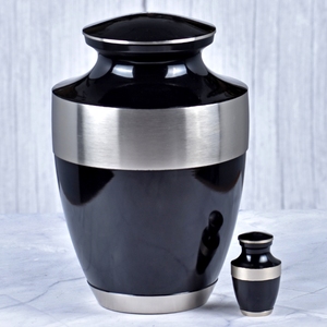 Urna funeraria de latón para adultos con diseño floral y de hojas en negro y dorado, con superficie brillante para cenizas humanas, urna conmemorativa para entierro. - Product Image 3