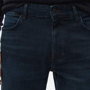 กางเกงยีนส์พรีเมียมสำหรับผู้ชาย ออกแบบมาเพื่อแฟชั่นเดนิมและสตรีทแวร์ ผู้ผลิตแบบ OEM ODM กางเกงยีนส์ทรงปกติสำหรับผู้ชาย - Product Image 3