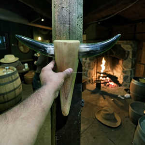 Decoración de Pared de Cuerno de Toro Natural Premium con Base de Madera, Hecha a Mano, Ecológica y Moderna, de 22 Pulgadas de Ancho - Product Image 4