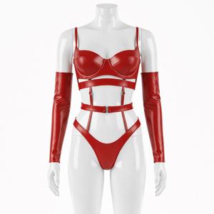 Conjunto de sujetador con aros de piel sintética roja para mujer, con tanga y brazaletes, lencería sexy de dos piezas, estilo push-up de copa completa. - Product Image 1