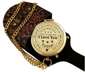 เข็มทิศกระเป๋าแบนทองเหลืองเดินเรือพิมพ์ไม่ซ้ําใครกับเข็มทิศแกะสลัก Brother ของฉันพร้อมกล่องหนังตกแต่ง - Product Image 1