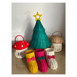 Décorations de Noël en rotin faites à la main, artisanat d'art populaire, décoration de la maison, étoile de dessus verte et rouge - Product Image 1